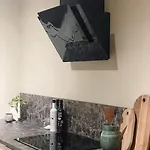 Spacious With View - 5br - Free Parking - Great Wi-fi