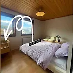 Spacious With View - 5br - Free Parking - Great Wi-fi