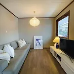 Spacious With View - 5br - Free Parking - Great Wi-fi *