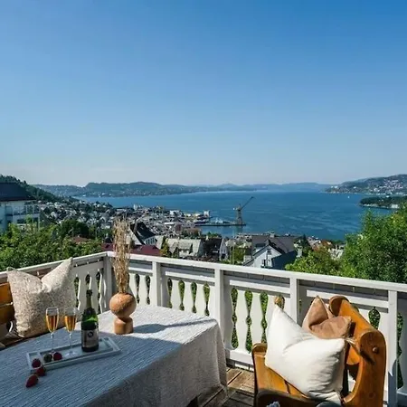 Villa Spacious With View - 5br - Free Parking - Great Wi-fi *