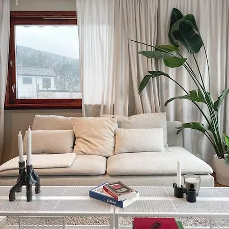 Villa Spacious With View - 5br - Free Parking - Great Wi-fi Bergen