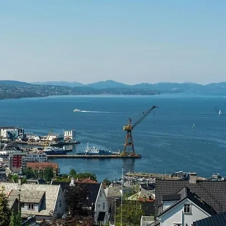 Spacious With View - 5br - Free Parking - Great Wi-fi * Bergen