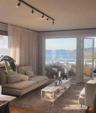 Villa Spacious With View - 5br - Free Parking - Great Wi-fi Bergen