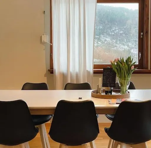 Spacious With View - 5br - Free Parking - Great Wi-fi Villa Bergen