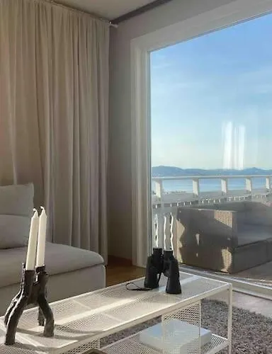 Spacious With View - 5br - Free Parking - Great Wi-fi Villa *